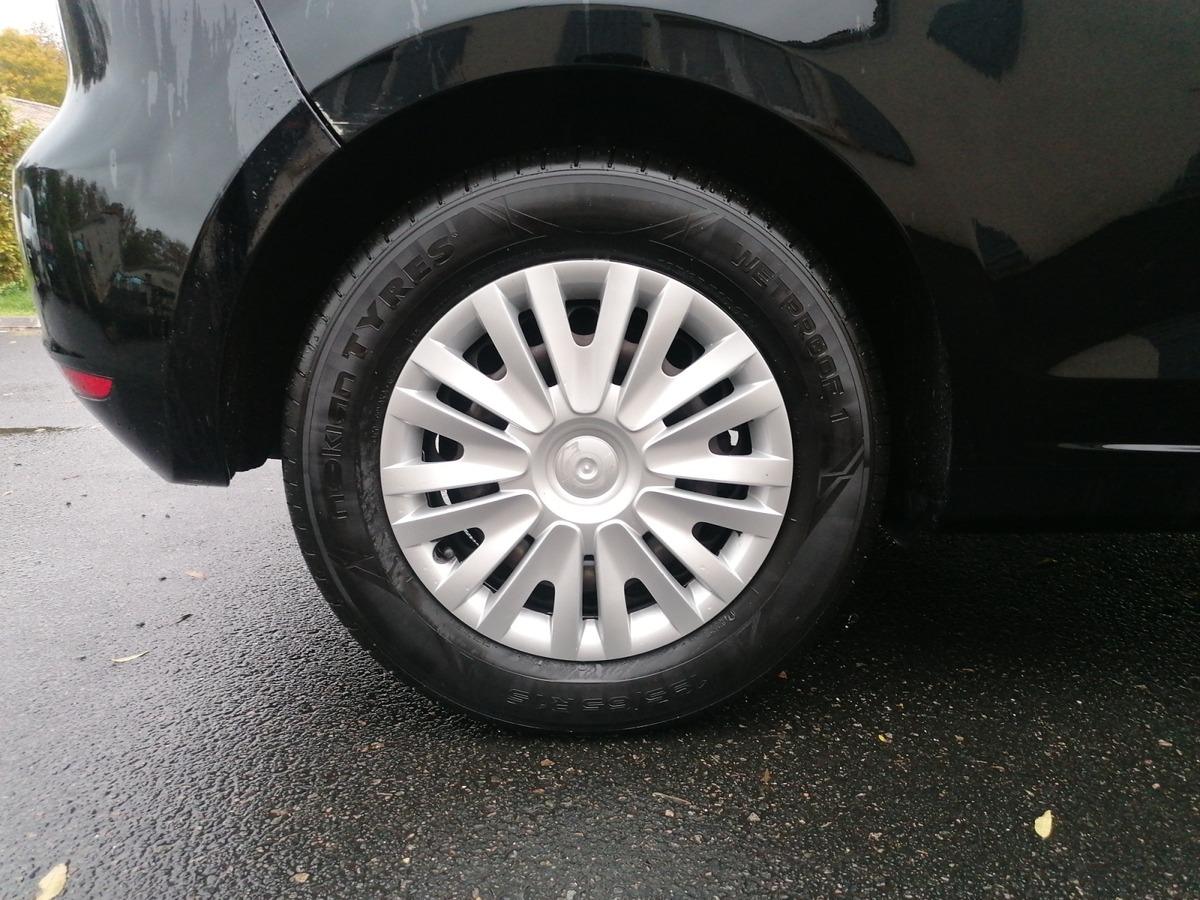 
								Volkswagen Golf VI 1.4 80CV TRENDLINE complet									