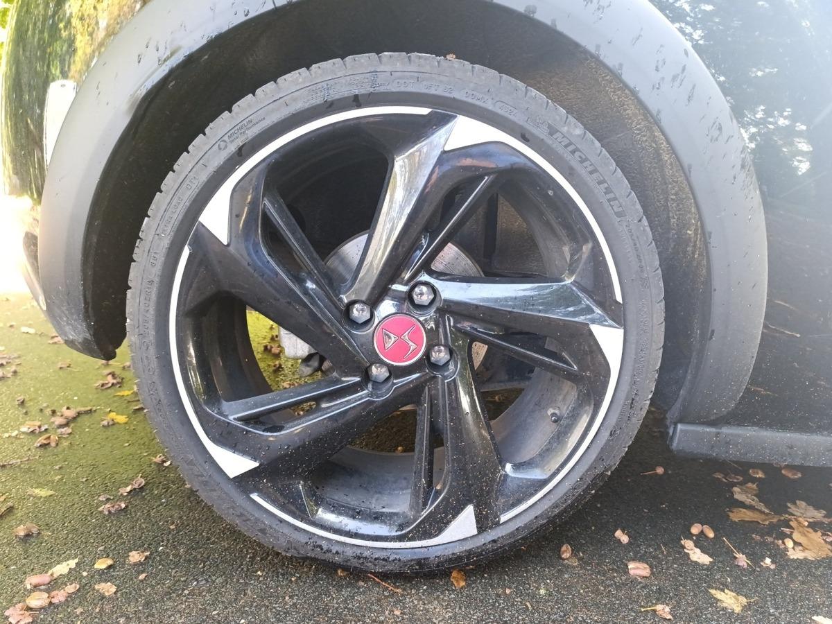 
								DS DS 3 THP 208 CV BVM6 PERFORMANCE complet									