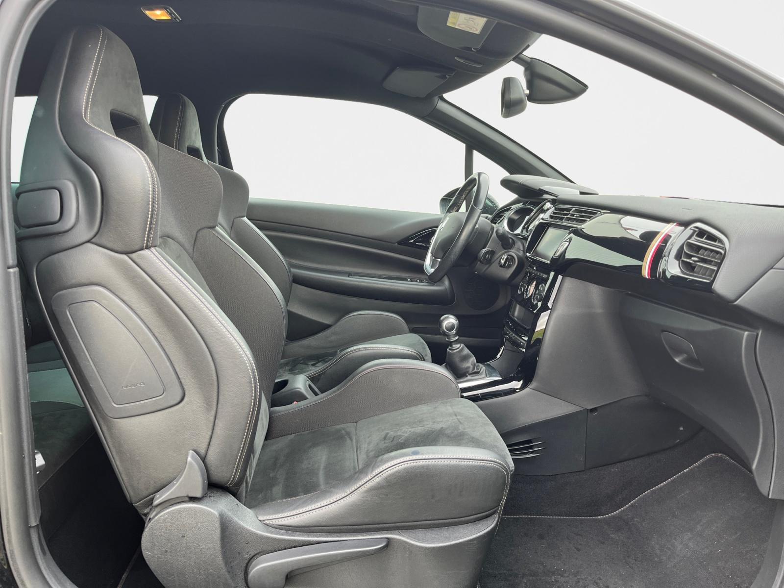 
								CITROEN DS3 1.6 THP 208 CV BVM6 PERFORMANCE complet									