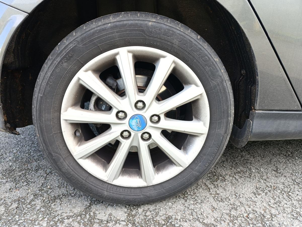 
								Ford Focus 1.0 EcoBoost 125 S&S Titanium complet									