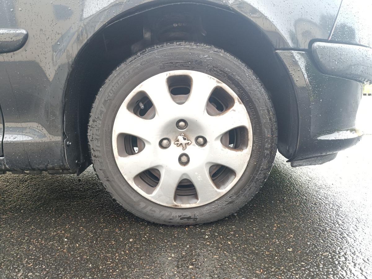 
								Peugeot 1007 1.4 90 CV DOLCE BVM5 ESSENCE complet									