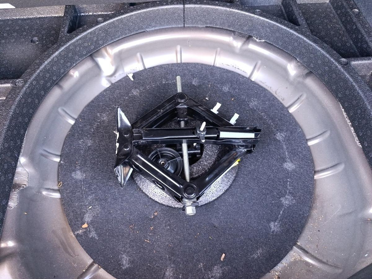 
								Ford C MAX 1.0 EcoBoost 125 S&S Titanium complet									