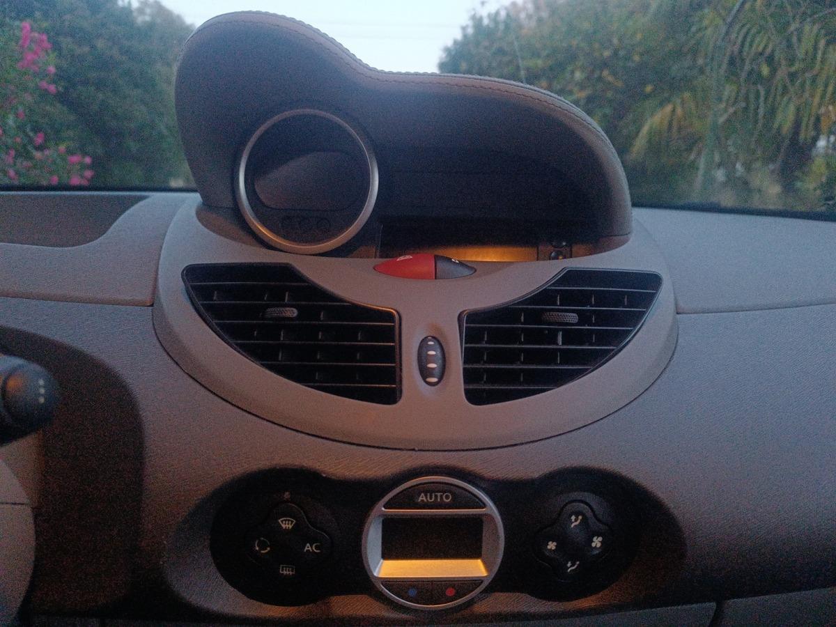 
								RENAULT Twingo 2 1.2 TCE 102 CV 16V INITIALE complet									