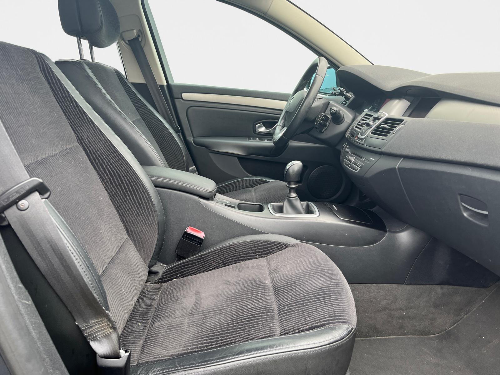 
								RENAULT LAGUNA III 2.0 dCi 130 Privilège complet									