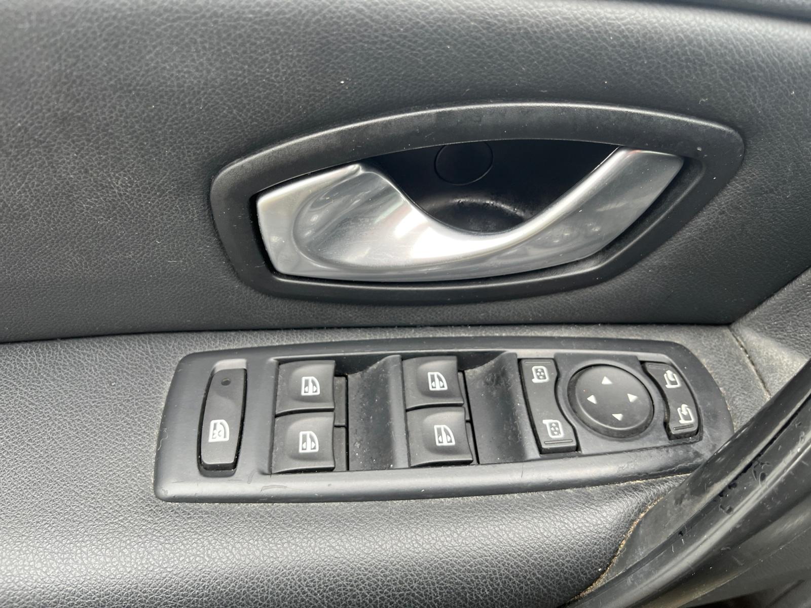 
								RENAULT LAGUNA III 2.0 dCi 130 Privilège complet									