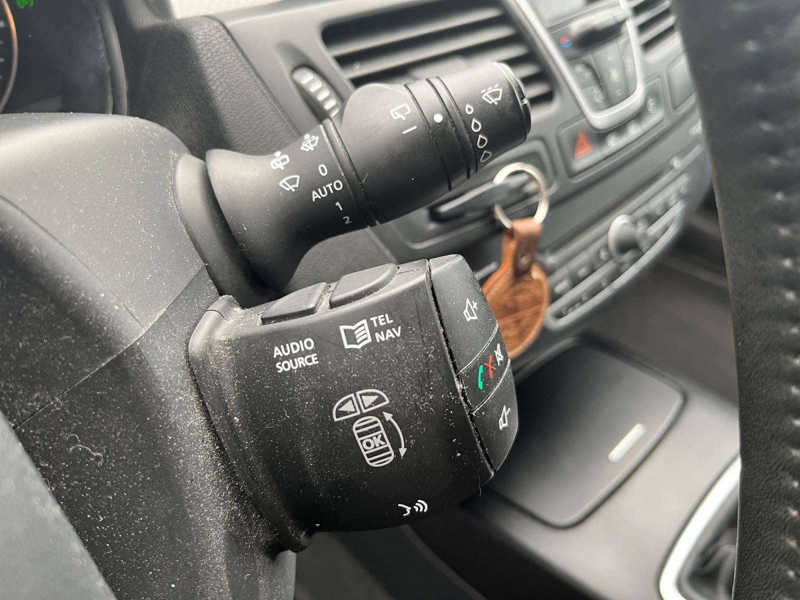 
								RENAULT LAGUNA III 2.0 dCi 130 Privilège complet									