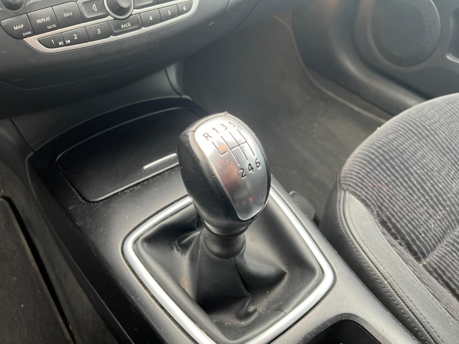 
								RENAULT LAGUNA III 2.0 dCi 130 Privilège complet									