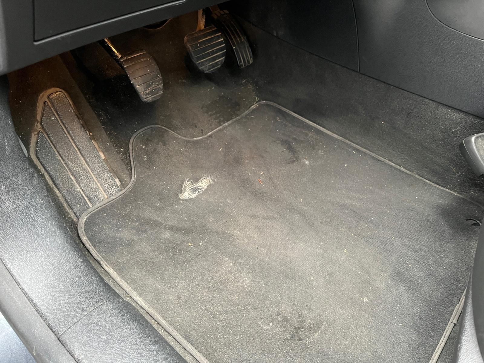 
								RENAULT LAGUNA III 2.0 dCi 130 Privilège complet									