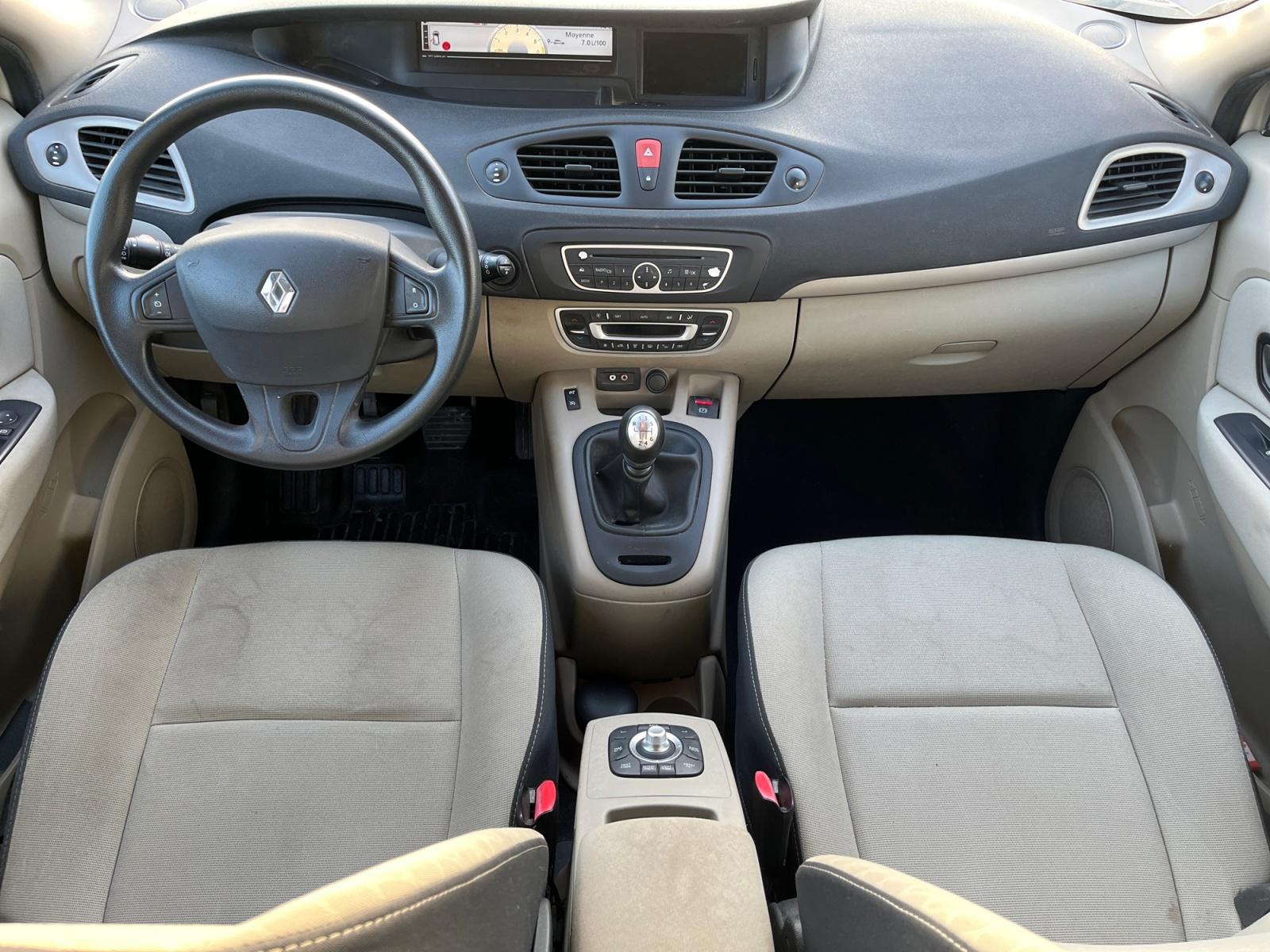 
								Renault Scénic III dCi 130 Expression 5 pl complet									