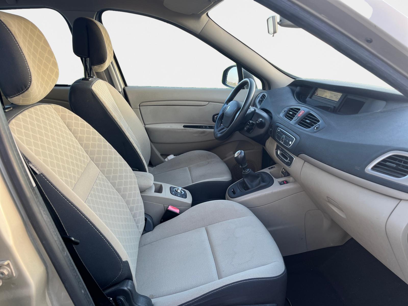 
								Renault Scénic III dCi 130 Expression 5 pl complet									