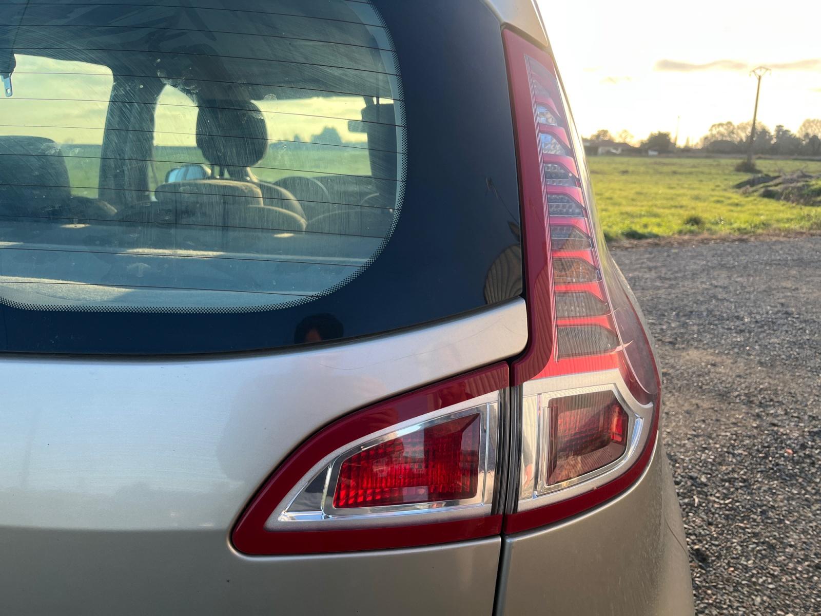 
								Renault Scénic III dCi 130 Expression 5 pl complet									