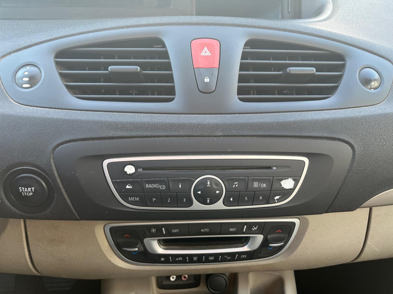 
								Renault Scénic III dCi 130 Expression 5 pl complet									