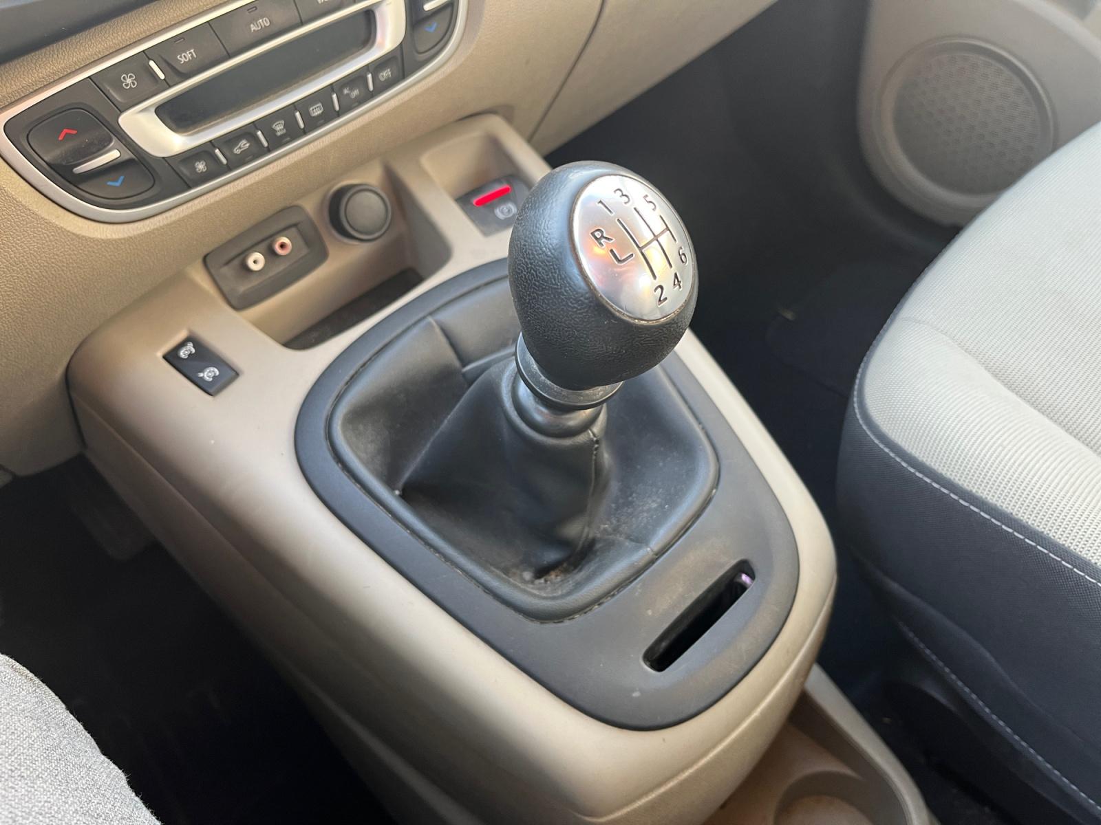 
								Renault Scénic III dCi 130 Expression 5 pl complet									