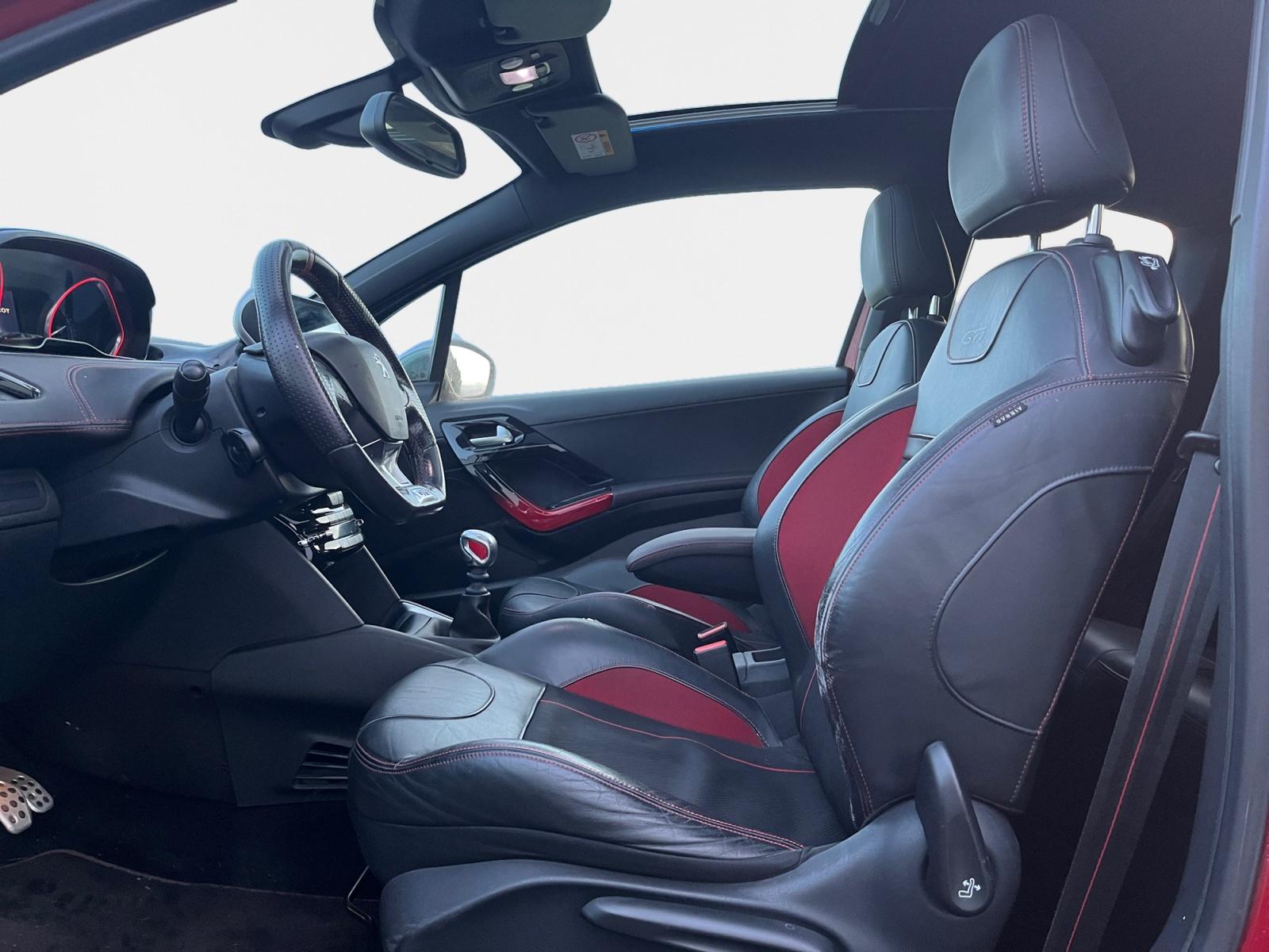 
								PEUGEOT 208 GTI 1.6 THP 200 CV complet									