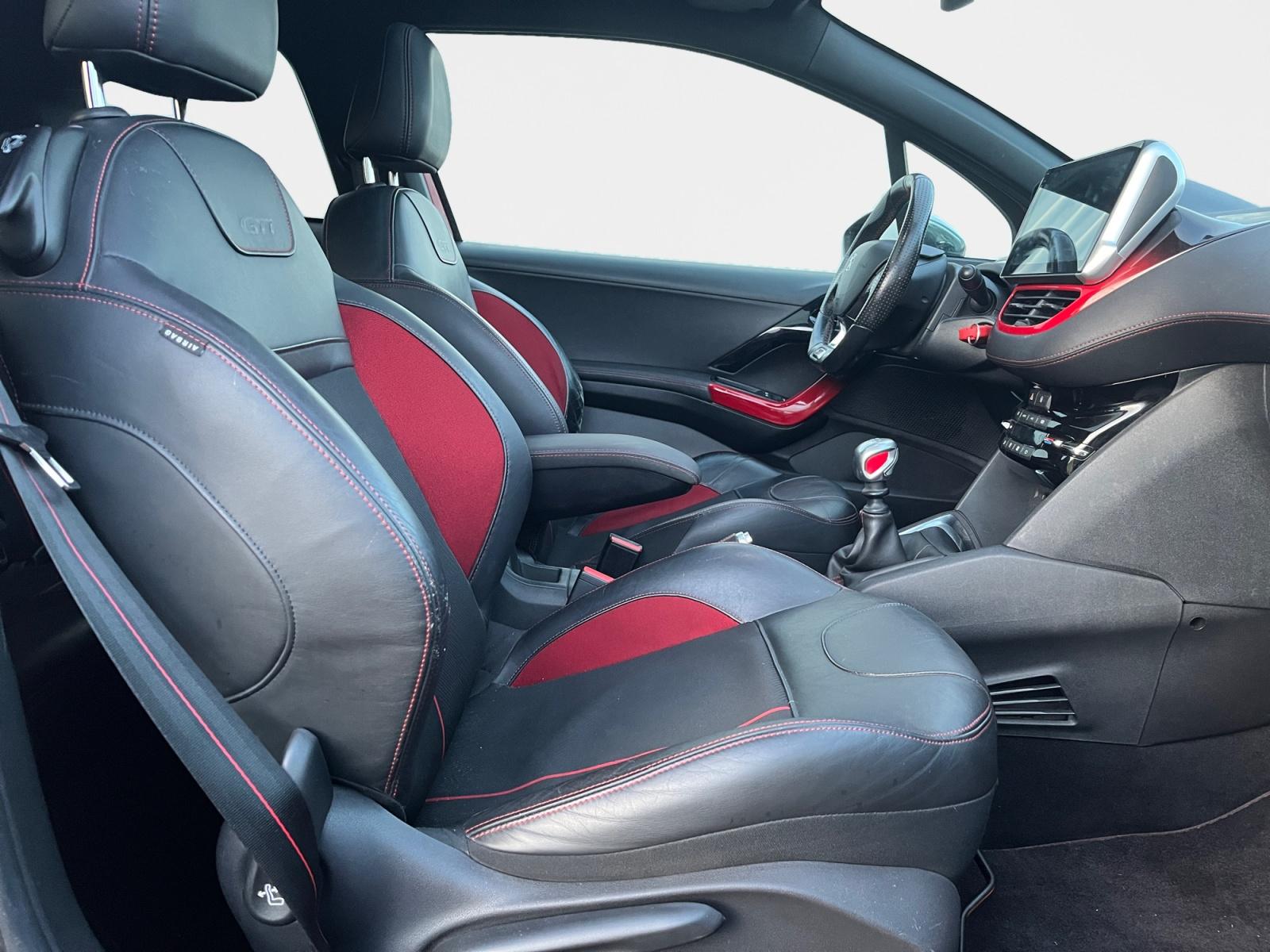 
								PEUGEOT 208 GTI 1.6 THP 200 CV complet									