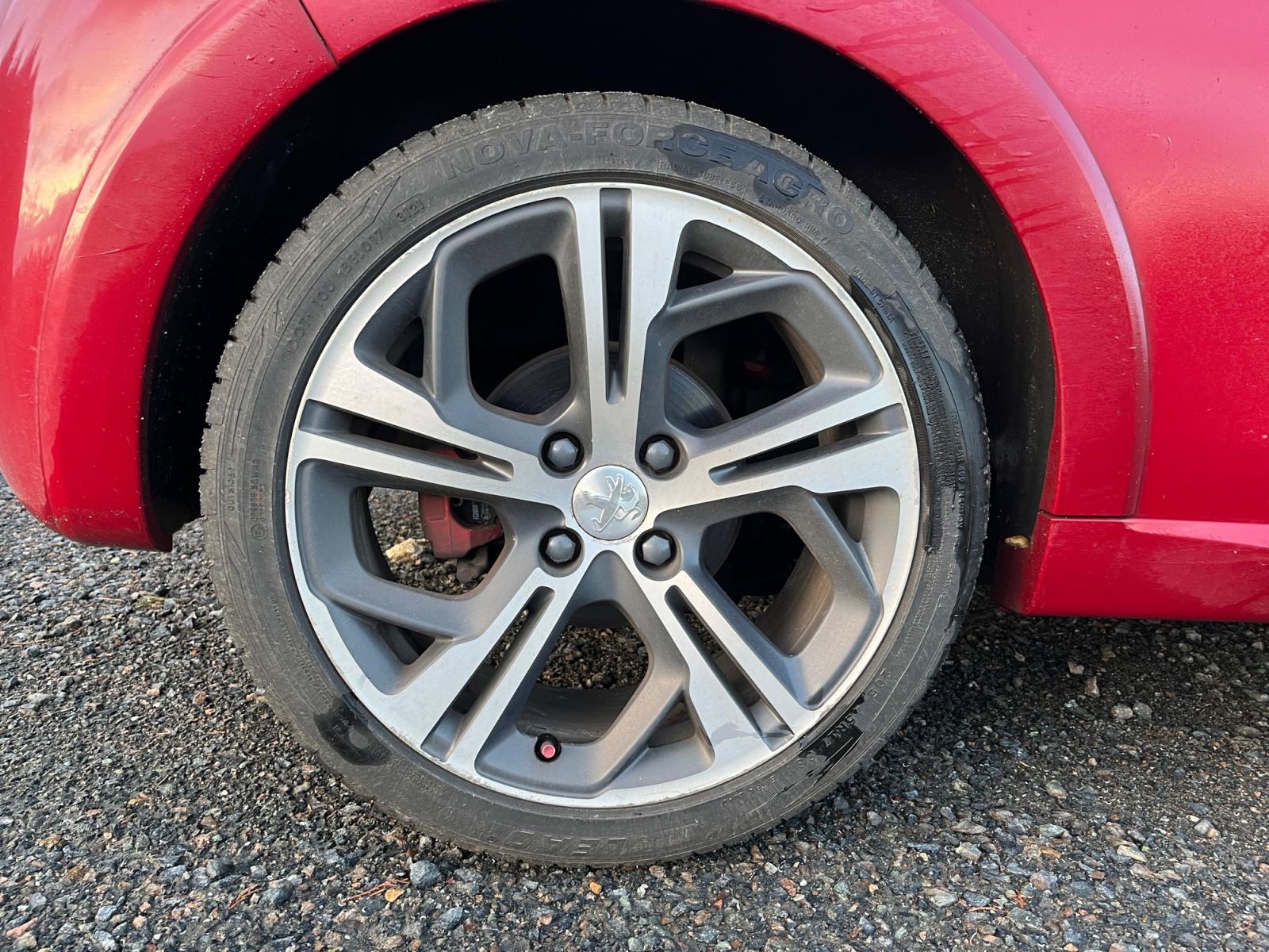 
								PEUGEOT 208 GTI 1.6 THP 200 CV complet									