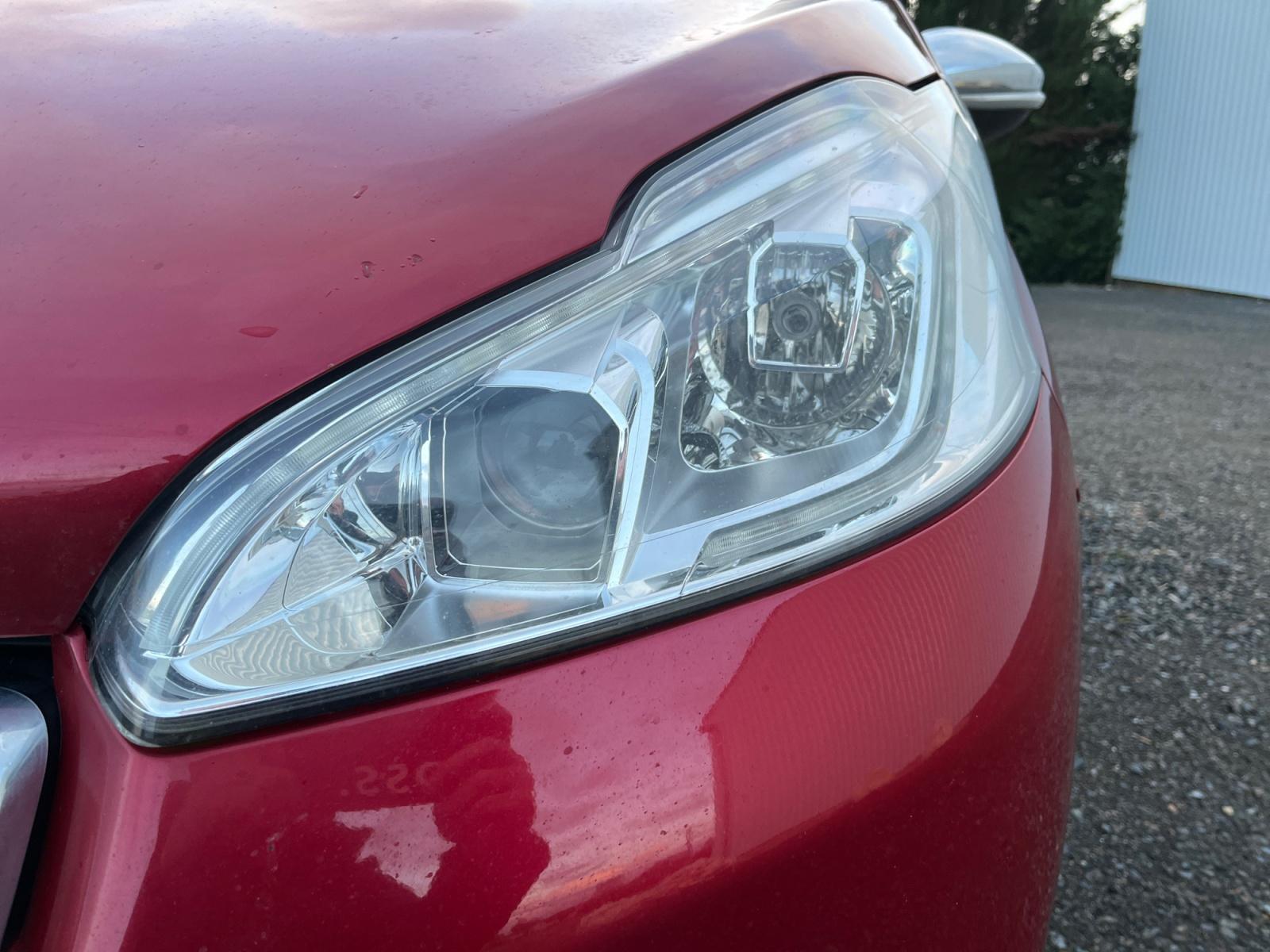 
								PEUGEOT 208 GTI 1.6 THP 200 CV complet									