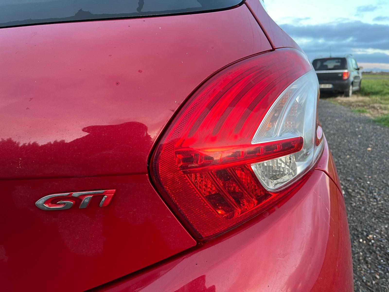 
								PEUGEOT 208 GTI 1.6 THP 200 CV complet									