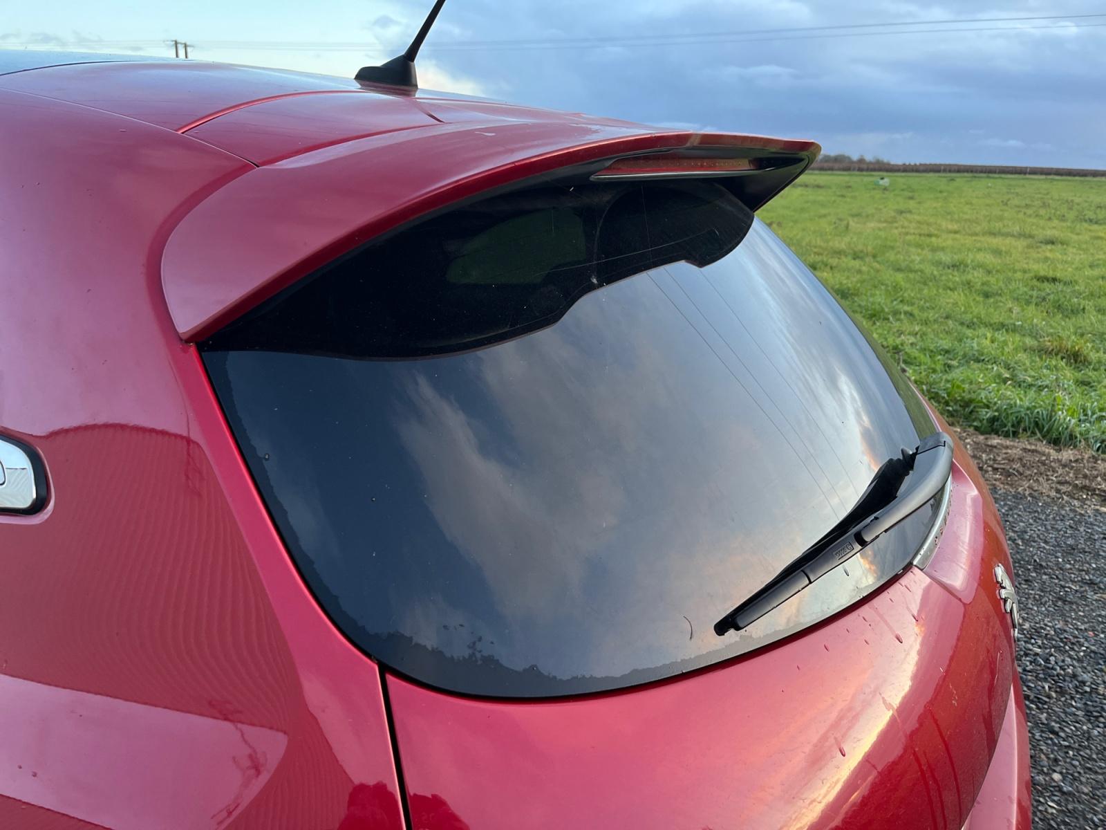 
								PEUGEOT 208 GTI 1.6 THP 200 CV complet									