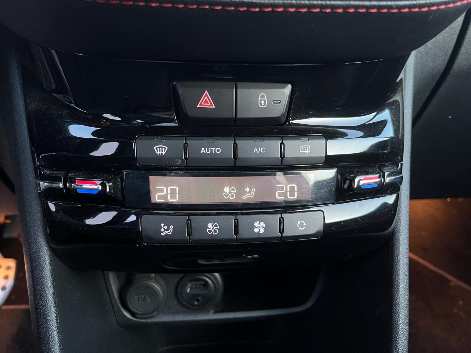 
								PEUGEOT 208 GTI 1.6 THP 200 CV complet									