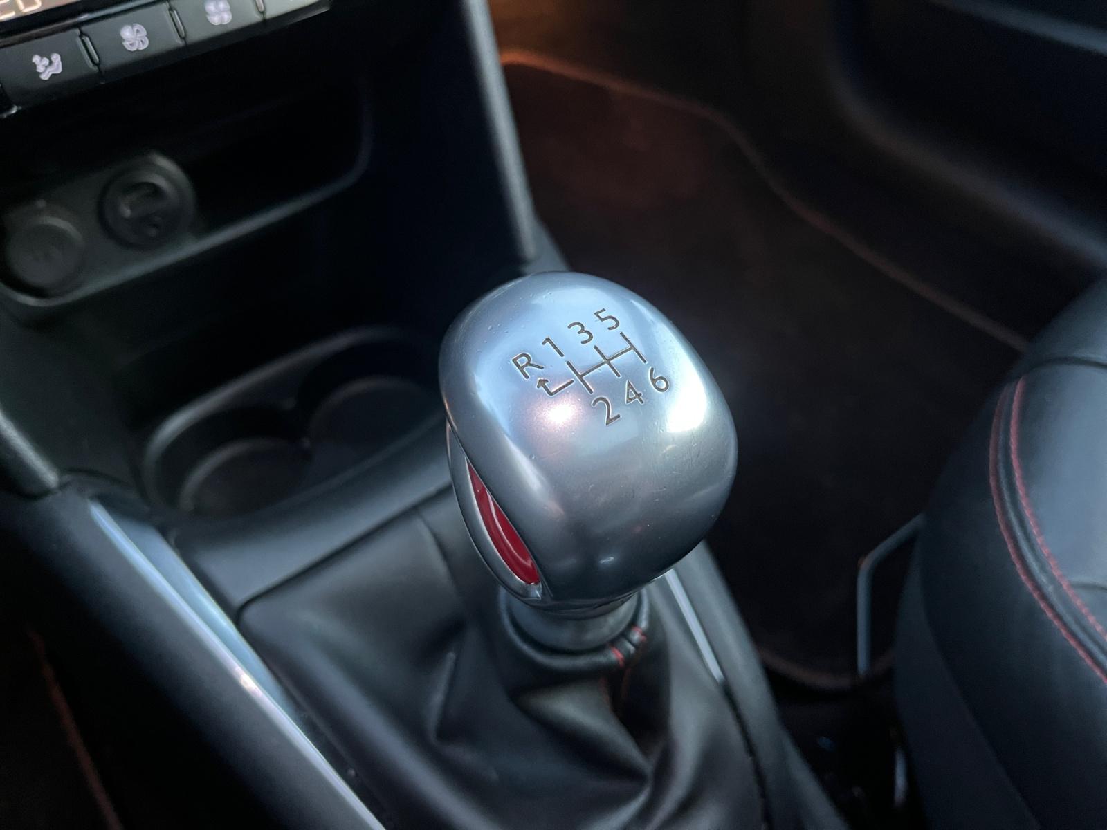 
								PEUGEOT 208 GTI 1.6 THP 200 CV complet									