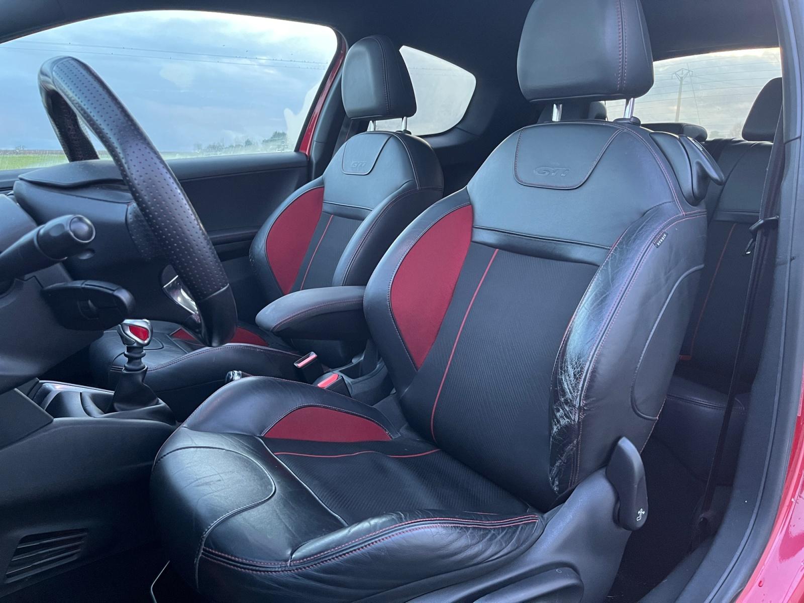 
								PEUGEOT 208 GTI 1.6 THP 200 CV complet									