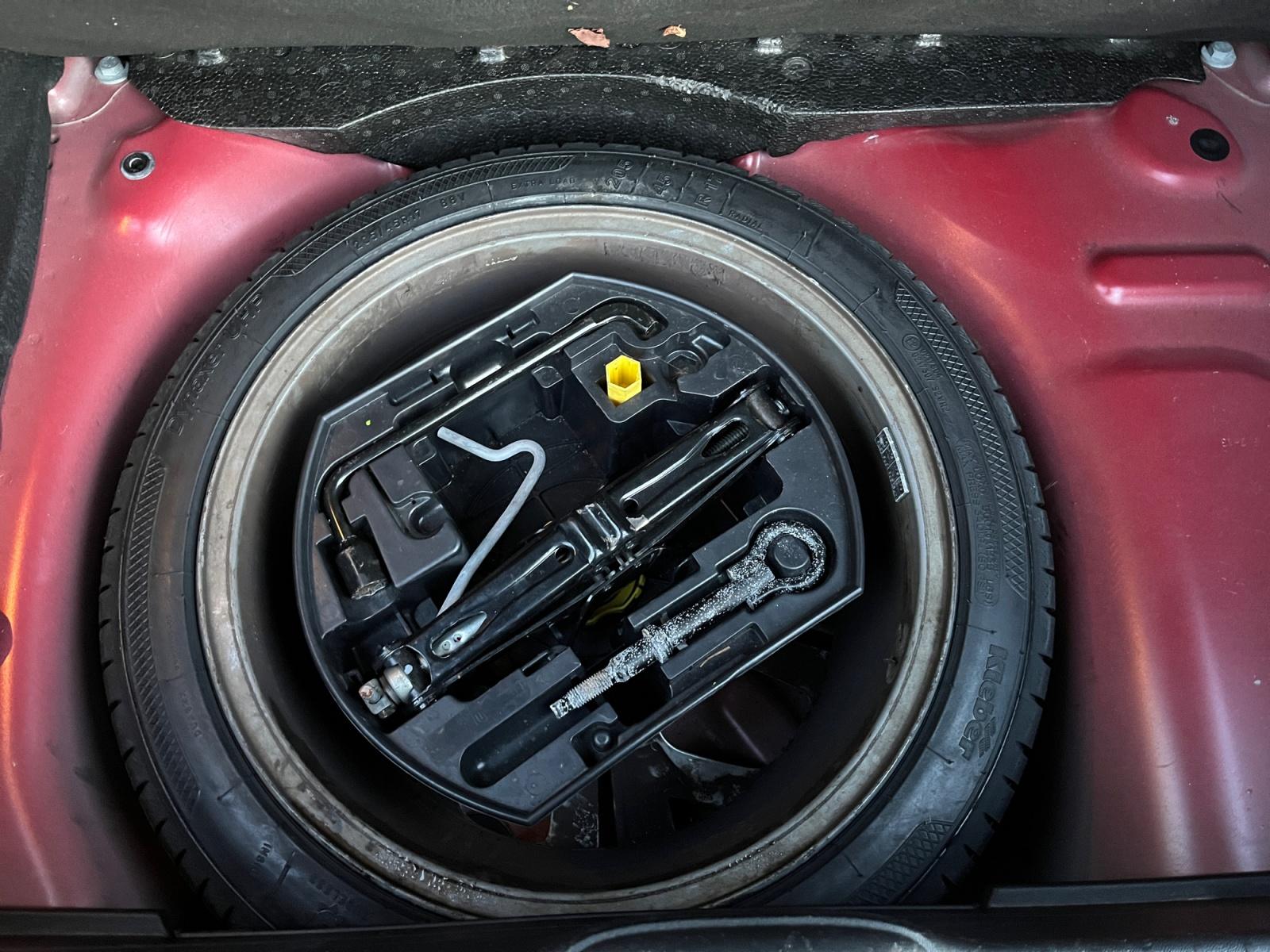 
								PEUGEOT 208 GTI 1.6 THP 200 CV complet									