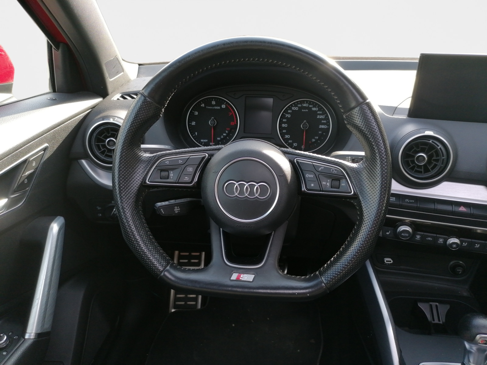 
								AUDI Q2 1.4 TFSI COD 150CH S tronic 7 S Line complet									