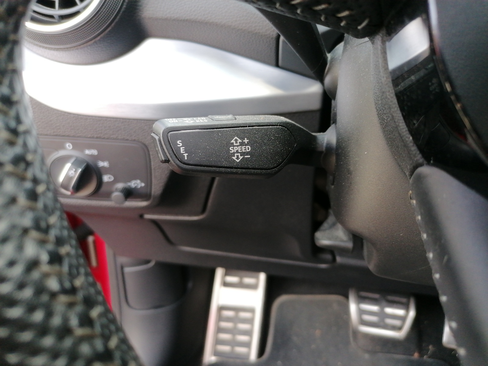 
								AUDI Q2 1.4 TFSI COD 150CH S tronic 7 S Line complet									