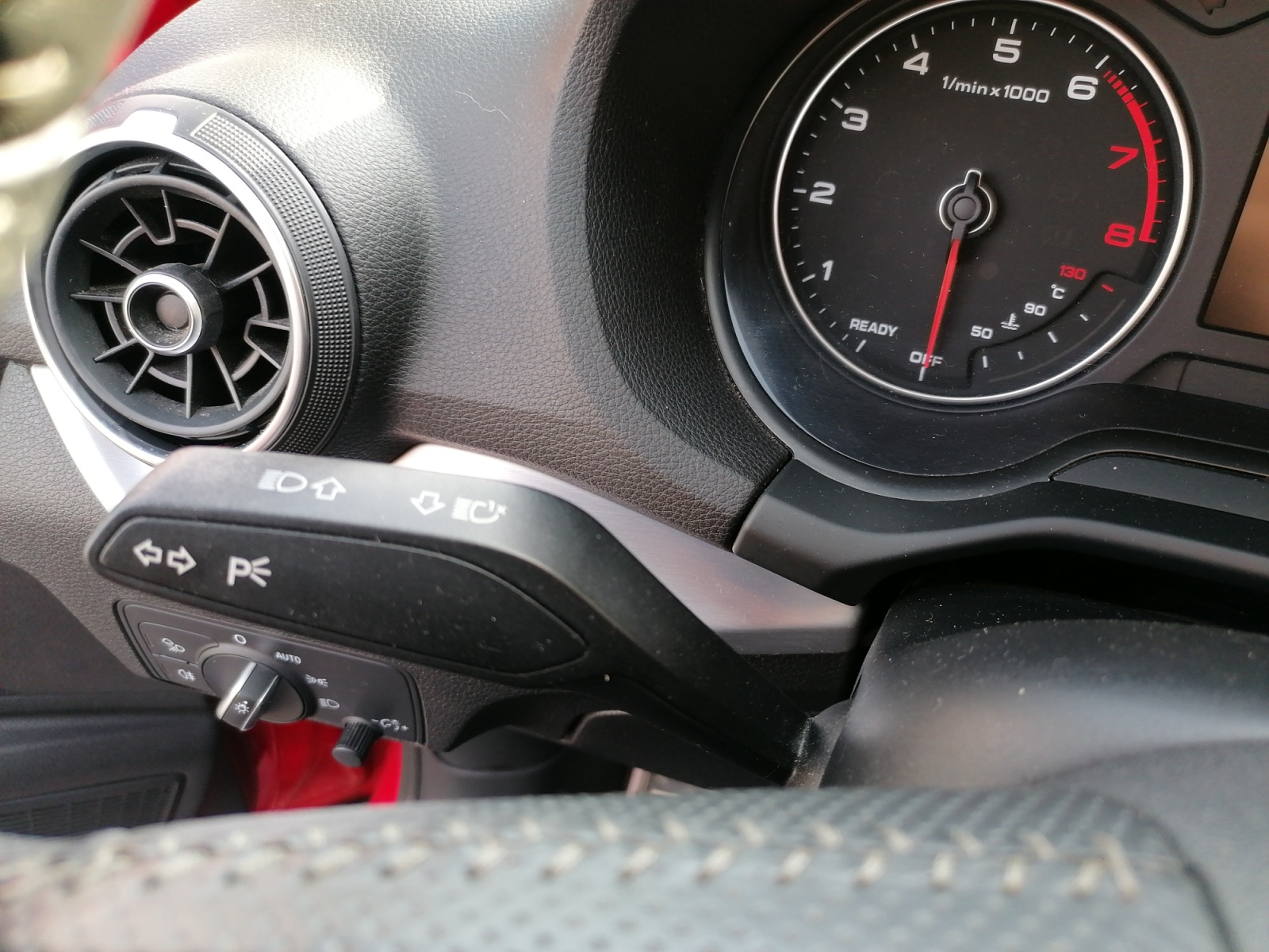 
								AUDI Q2 1.4 TFSI COD 150CH S tronic 7 S Line complet									