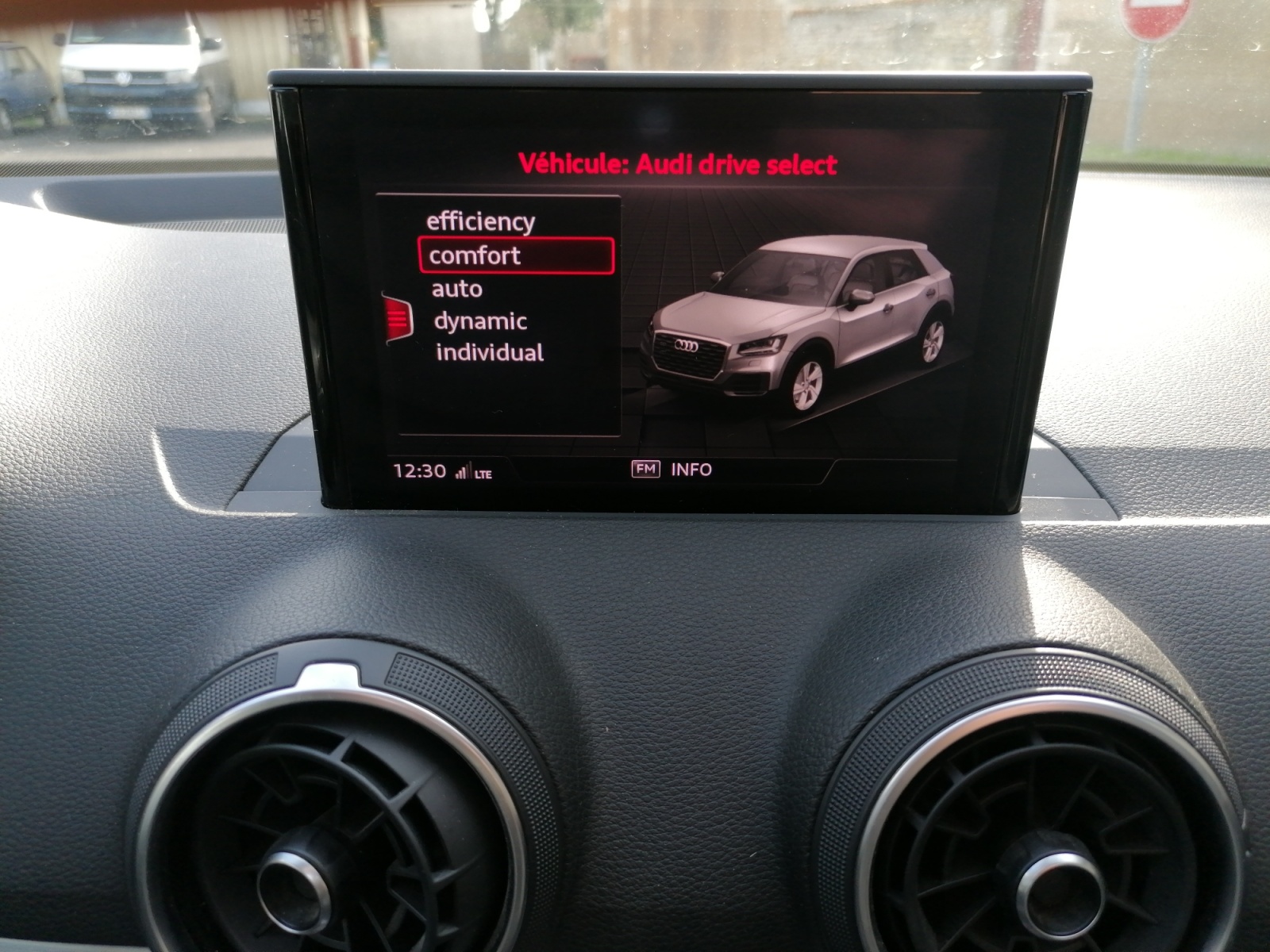 
								AUDI Q2 1.4 TFSI COD 150CH S tronic 7 S Line complet									