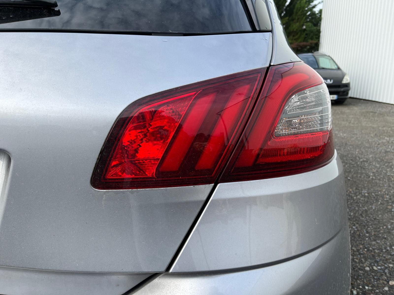 
								Peugeot 308 1.5 blue hdi 130 cv style bvm6 complet									