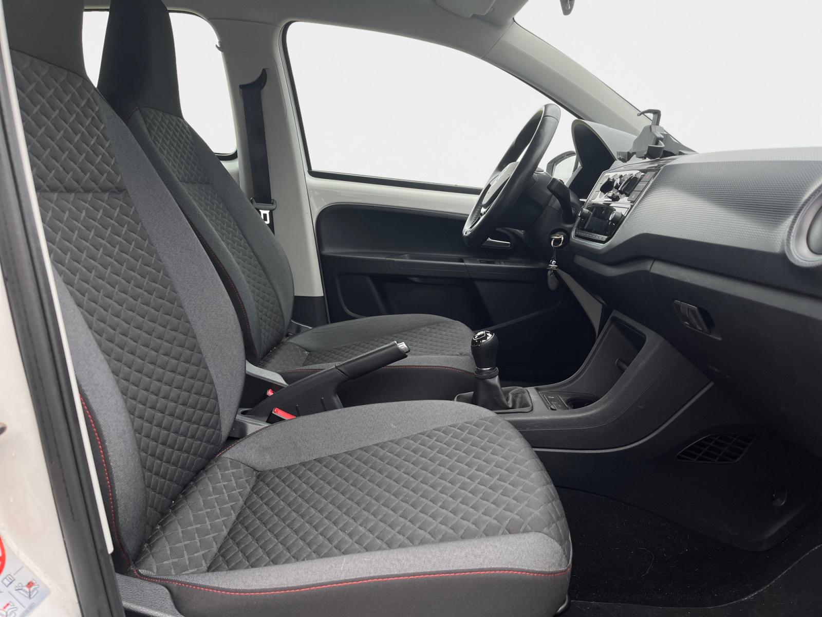 
								VOLKSWAGEN UP 1.0 60 BlueMotion Technology BVM5 Up! Connect complet									