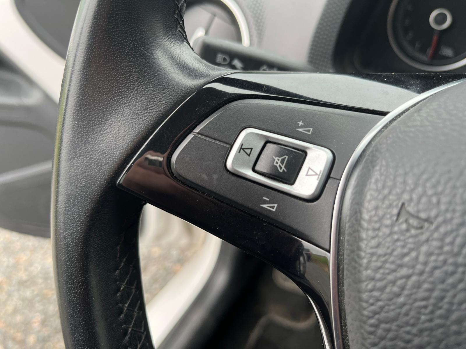 
								VOLKSWAGEN UP 1.0 60 BlueMotion Technology BVM5 Up! Connect complet									