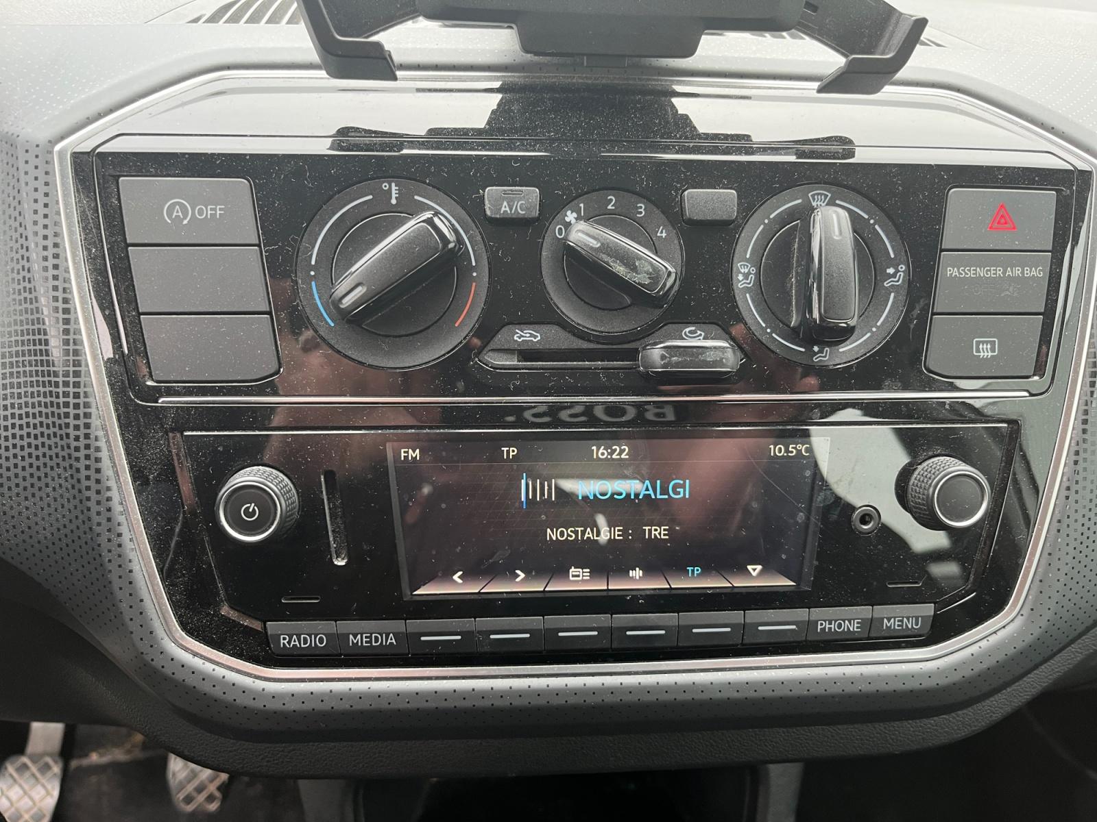 
								VOLKSWAGEN UP 1.0 60 BlueMotion Technology BVM5 Up! Connect complet									