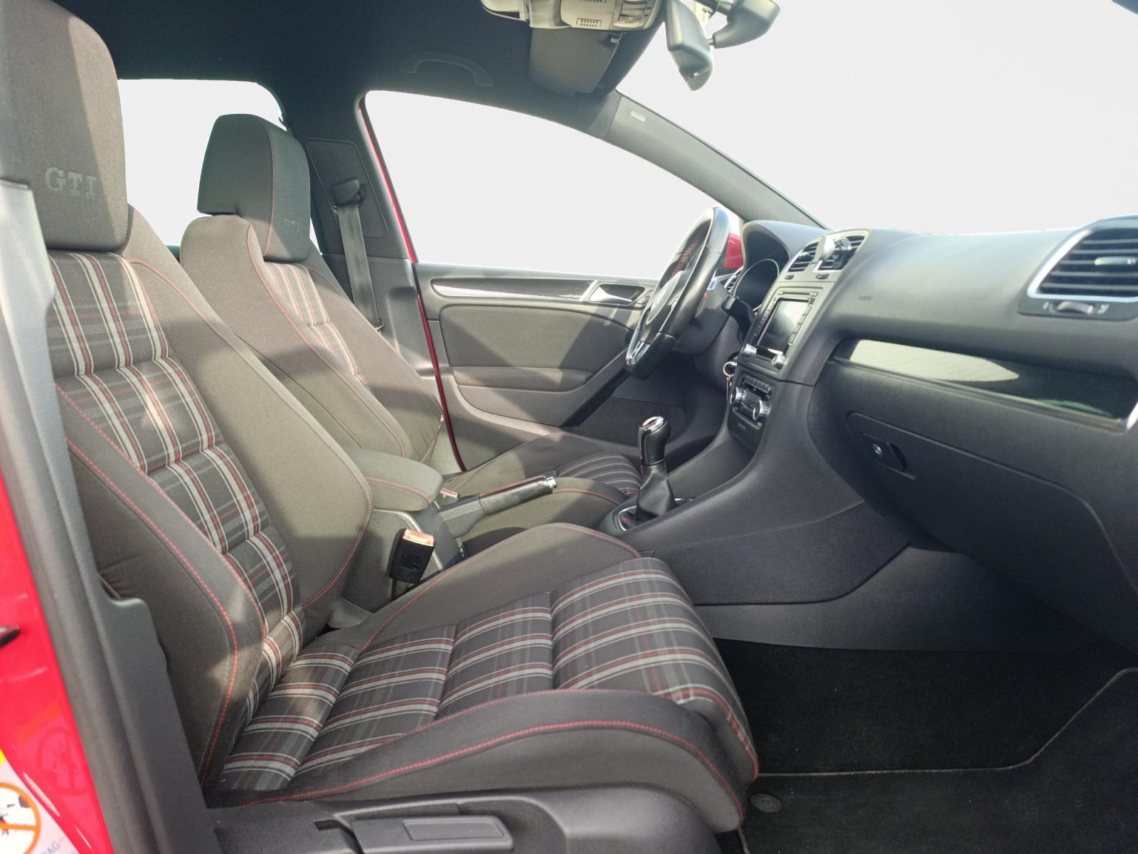 
								VOLKSWAGEN GOLF VI 2.0 TSI 210 CV GTI BVM6 complet									