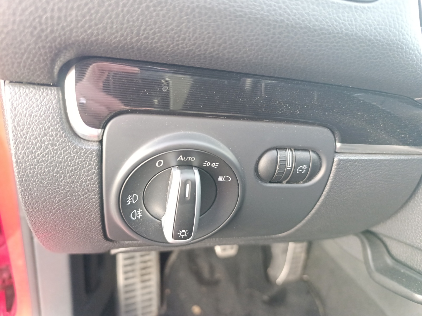 
								VOLKSWAGEN GOLF VI 2.0 TSI 210 CV GTI BVM6 complet									