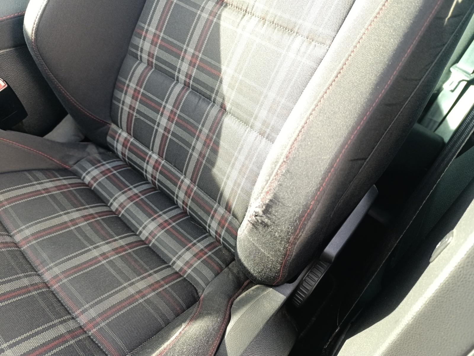 
								VOLKSWAGEN GOLF VI 2.0 TSI 210 CV GTI BVM6 complet									