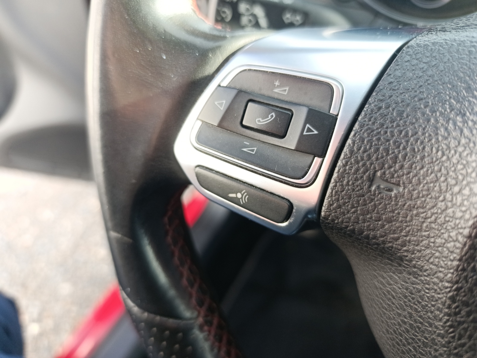 
								VOLKSWAGEN GOLF VI 2.0 TSI 210 CV GTI BVM6 complet									