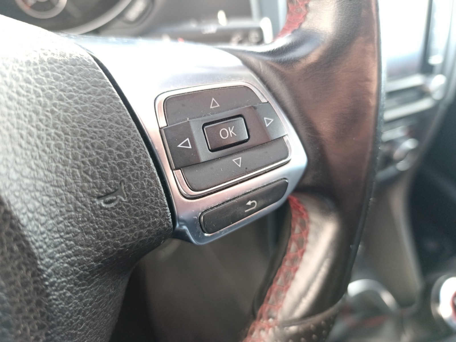 
								VOLKSWAGEN GOLF VI 2.0 TSI 210 CV GTI BVM6 complet									