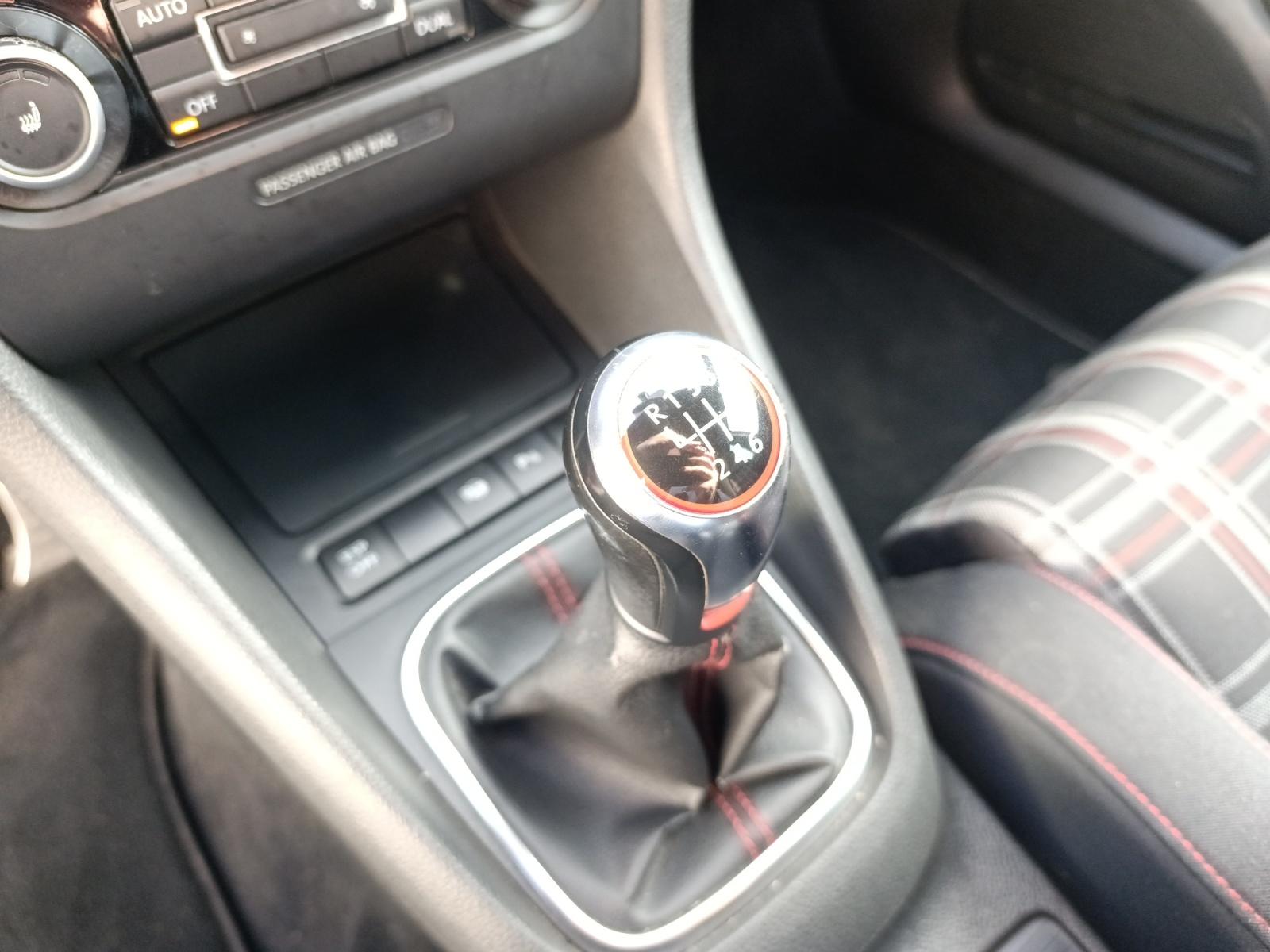 
								VOLKSWAGEN GOLF VI 2.0 TSI 210 CV GTI BVM6 complet									