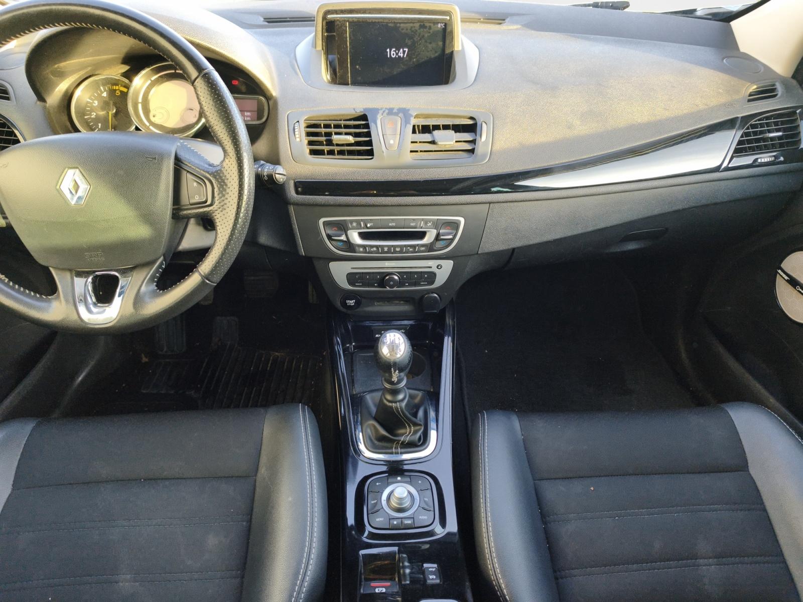 
								RENAULT MEGANE III ESTATE 1.5 dCi 110 Energy eco2 Bose Edition complet									