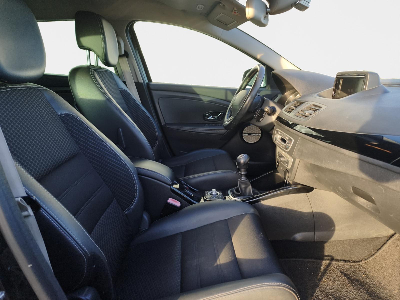 
								RENAULT MEGANE III ESTATE 1.5 dCi 110 Energy eco2 Bose Edition complet									