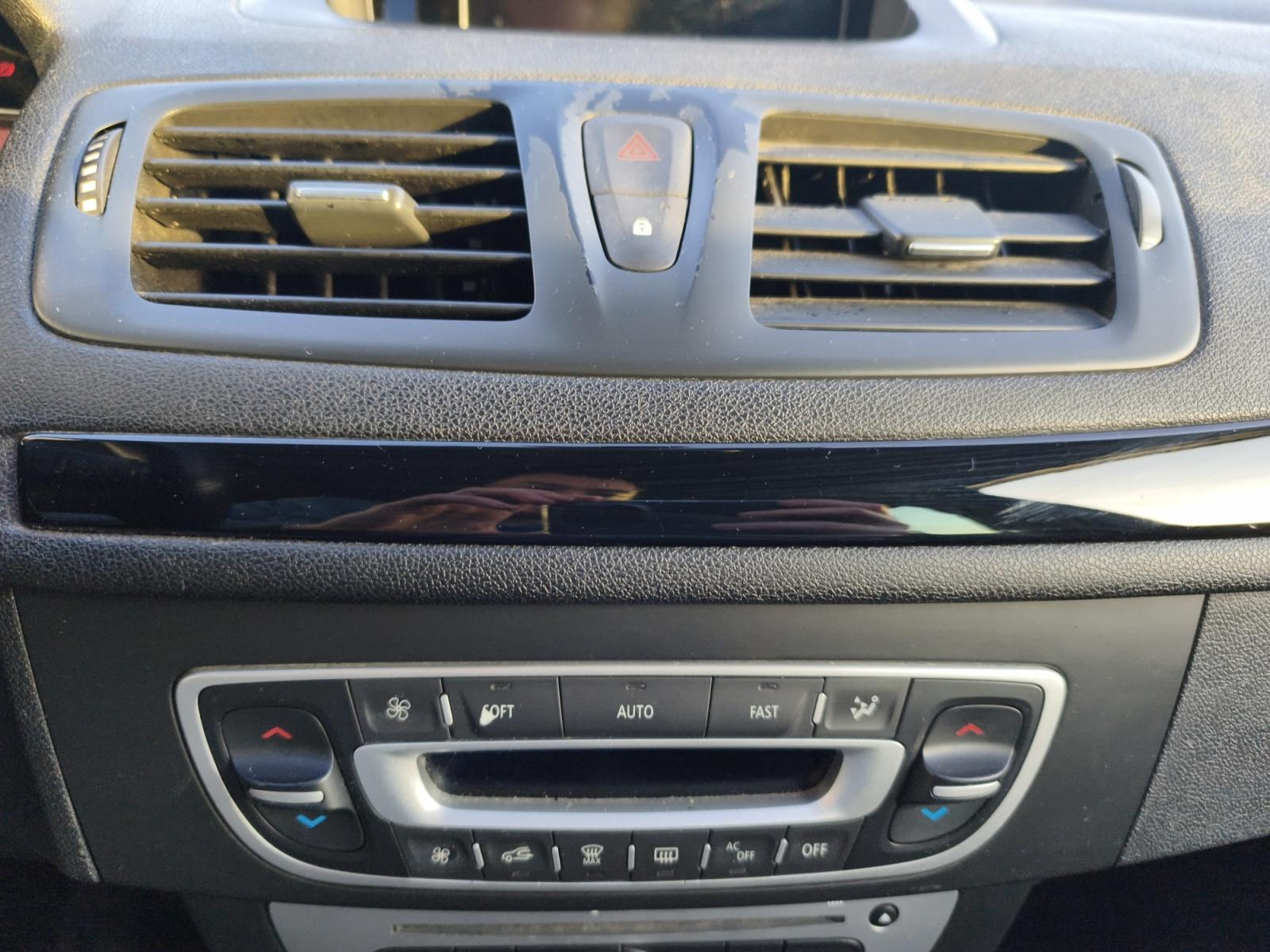 
								RENAULT MEGANE III ESTATE 1.5 dCi 110 Energy eco2 Bose Edition complet									