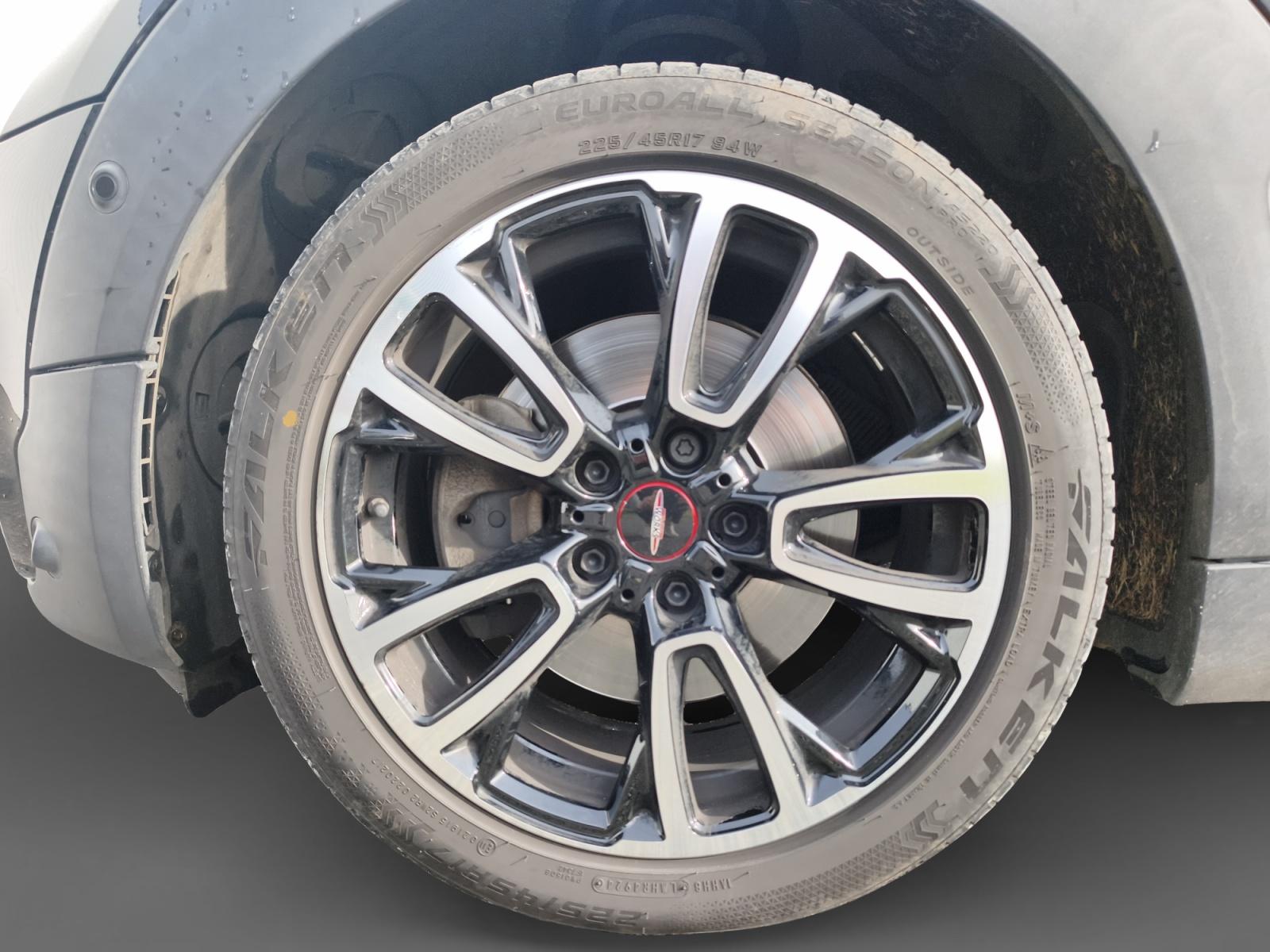 
								MINI CLUBMAN JOHN COOPER WORKS ALL4 – 190 CH – BVA complet									