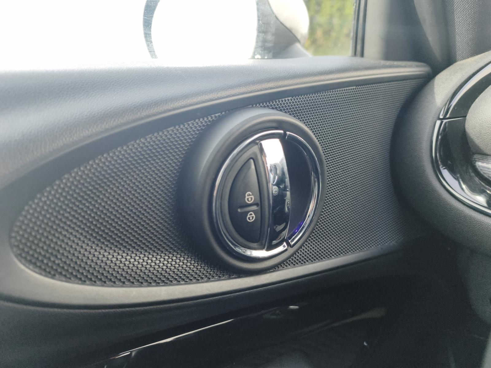 
								MINI CLUBMAN JOHN COOPER WORKS ALL4 – 190 CH – BVA complet									