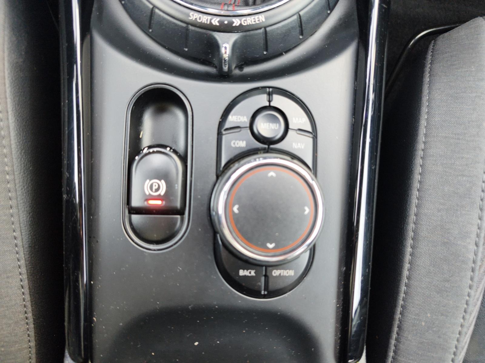 
								MINI CLUBMAN JOHN COOPER WORKS ALL4 – 190 CH – BVA complet									