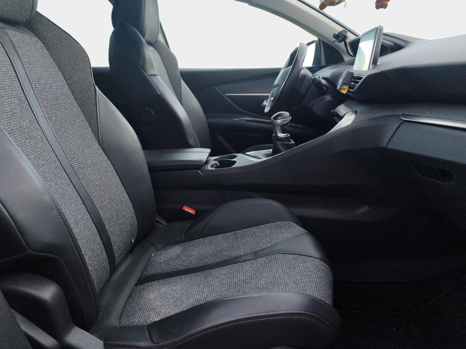 
								PEUGEOT 3008 BlueHDi 130ch S&S BVM6 Allure complet									